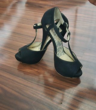 Tacones elegantes tipo salón Tino González