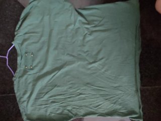 Camiseta verde escote rejilla
