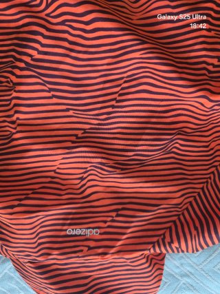Cortavientos Adidas Naranja y Negro