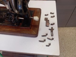 Máquina de coser antigua N.G. Pataraki &