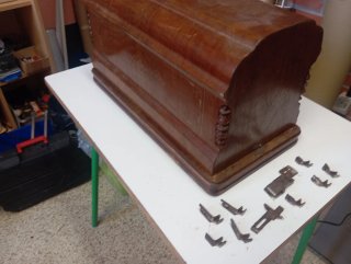 Máquina de coser antigua N.G. Pataraki &