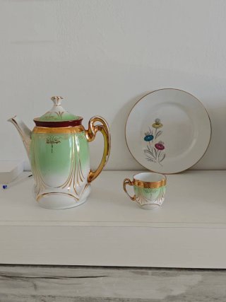 Juego café antiguo porcelana verde y oro