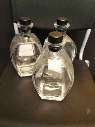 Botellones de Vidrio para Decoración Hay varios.