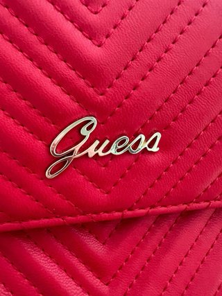Bolso Guess Rojo Chevron Dorado