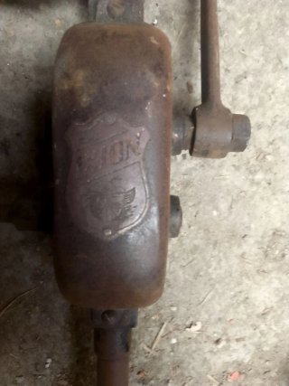 Taladro de manivela antiguo