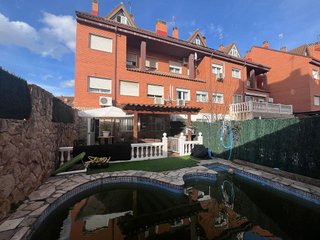 Casa adosada en venta en Velilla de San Antonio