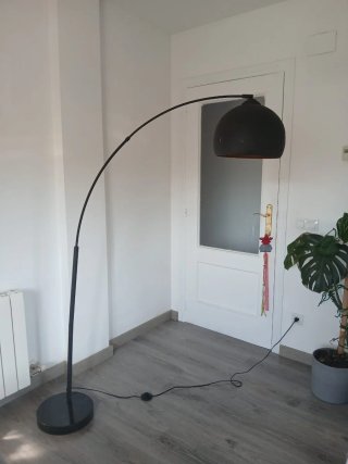 Lámpara de pie arco negra