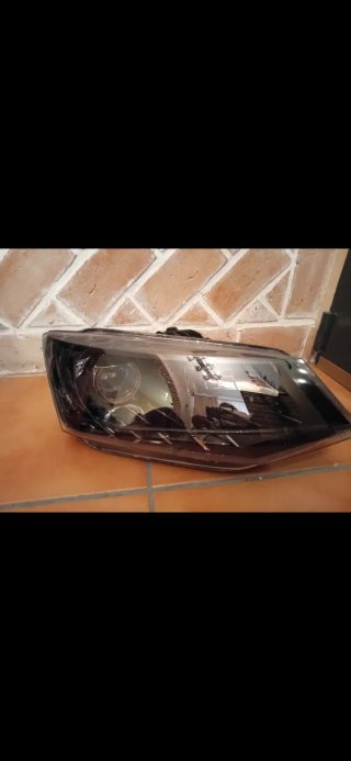 Faro delantero Skoda
