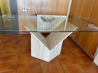 Tavolo in vetro e pietra