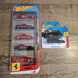 Hot Wheels Ferrari Set 5 Pezzi + sf90 nera