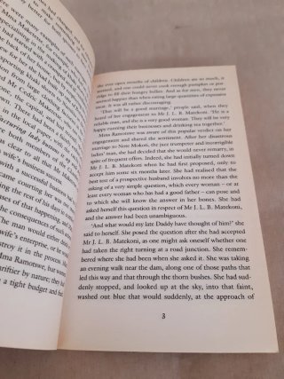 MORALITY FOR BEAUTIFUL GIRLS, de A. McCall Smith.