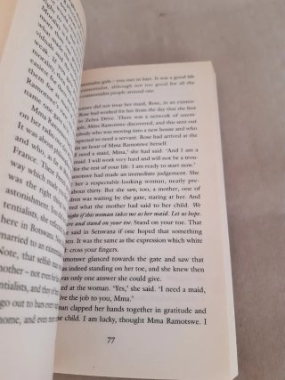 MORALITY FOR BEAUTIFUL GIRLS, de A. McCall Smith.