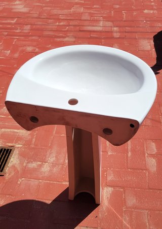 Lavabo con pedestal de porcelana