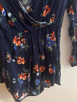 Mono corto Stradivarius floral azul
