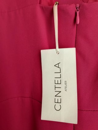 Vestido buganvilla elegante con plumas