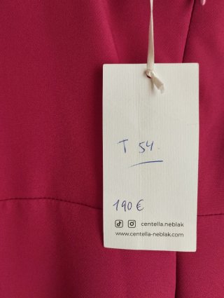 Vestido buganvilla elegante con plumas
