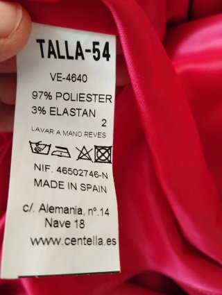 Vestido buganvilla elegante con plumas