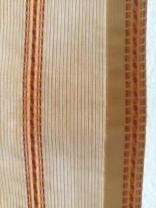 Estor enrollable beige con rayas rojas