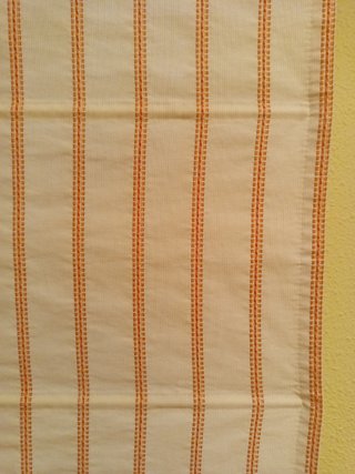Estor enrollable beige con rayas rojas