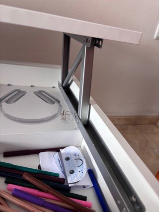 Mesa baja blanca con almacenamiento