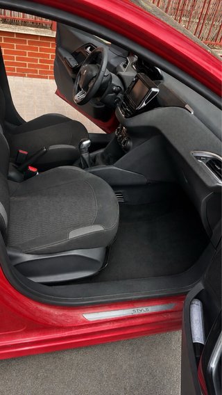 Peugeot 208 2016