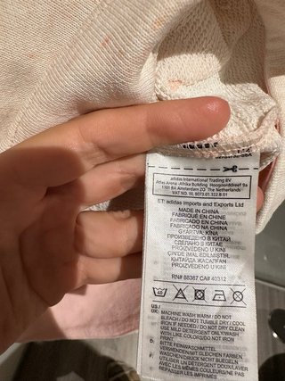 Sudadera Adidas con capucha y detalles rosas