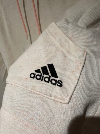 Sudadera Adidas con capucha y detalles rosas