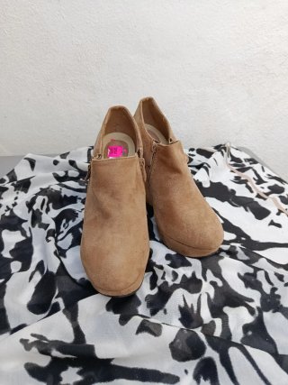 Botines de cuña color camel