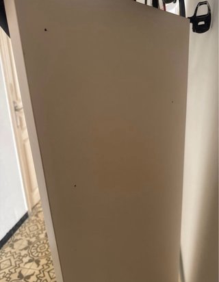 Escritorio esquinero blanco y cajonera naranja