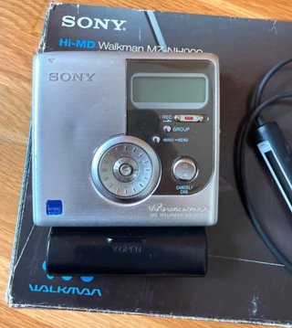 Sony Hi-MD Walkman MZ-NH900
