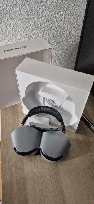 Apple AirPods Max Space Gray