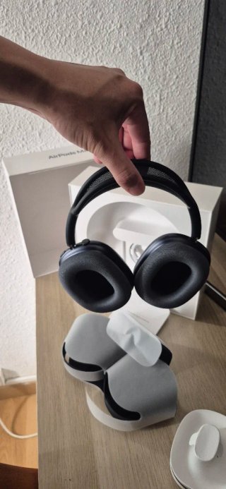 Apple AirPods Max Space Gray