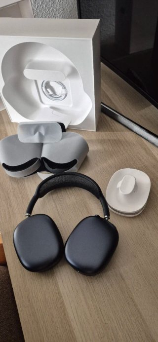 Apple AirPods Max Space Gray