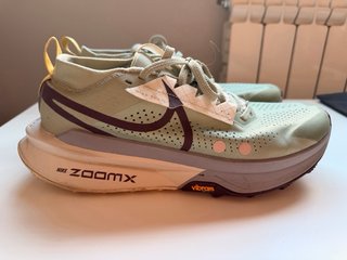 Zapatillas Nike Running Verdes y Doradas