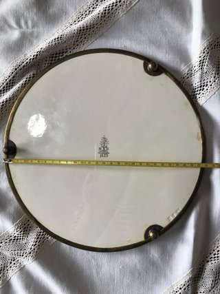Salvamanteles antiguo porcelana y latón 28 cm