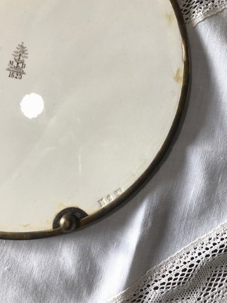 Salvamanteles antiguo porcelana y latón 28 cm