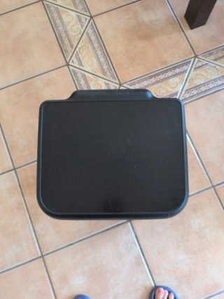 Cubo de basura decorado con comida y emojis