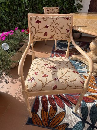 Conjunto mesa redonda y 4 sillas madera