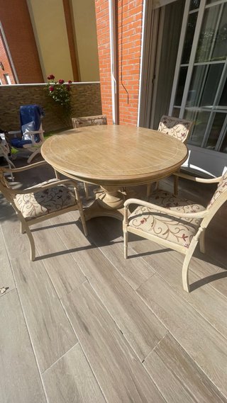 Conjunto mesa redonda y 4 sillas madera