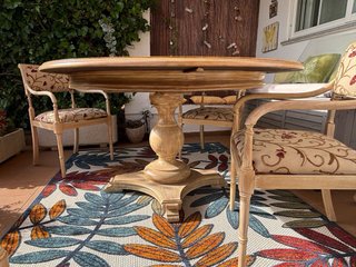 Conjunto mesa redonda y 4 sillas madera
