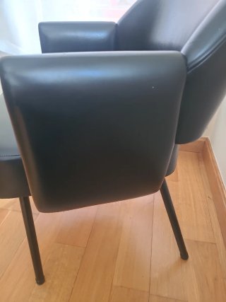 Silla Sila Negra Cuero y Metal