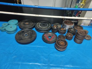 Lote discos musculación varios pesos de HUELVA