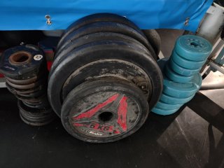 Lote discos musculación varios pesos de HUELVA