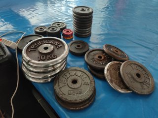 Lote discos musculación varios pesos de HUELVA