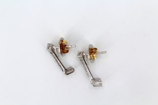 Pendientes largos 18K.3,88gr.Ref:043-04-00011
