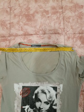 Maglietta EAN 13 donna stampa vintage.