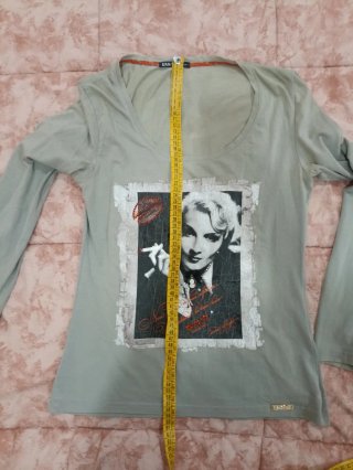 Maglietta EAN 13 donna stampa vintage.