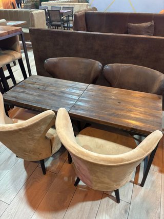 Conjunto Comedor: 4 Sillones Diseño + 2 Mesas