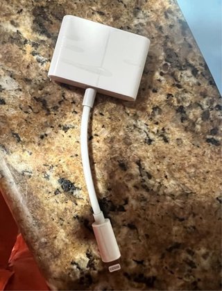 Adaptador HDMI para iPhone/iPad ¡Nuevo a estrenar!
