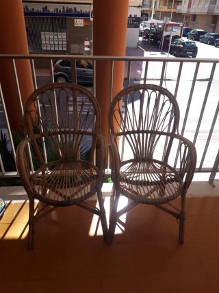 2 Sillas de Mimbre Fuertes